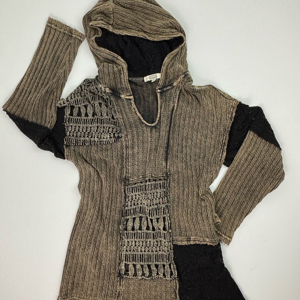 Gimmicks by BKE Women’s Black and Tan Hoodie Size Small